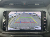 バックモニター搭載。液晶に映るのでスムーズな駐車をサポートします。