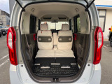普段のお買い物や通勤、送迎等に十分な荷室スペースを確保しております。セカンドシートを倒すと、大きな荷物の積載も可能です♪