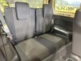 後部座席も気になるようなキズ・汚れやへたり等、大きなダメージはなく、良好な状態です。
