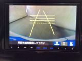 バックでの車庫入れも安心です! リアカメラが付いているバックモニター付のナビを装備しております。操作線もついており距離感も画面から確認できます。
