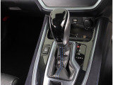 縦型シフトで操作性の良いシフトです!!シフトブーツやピアノブラックカラーのパネルがラグジュアリー感を高めます!