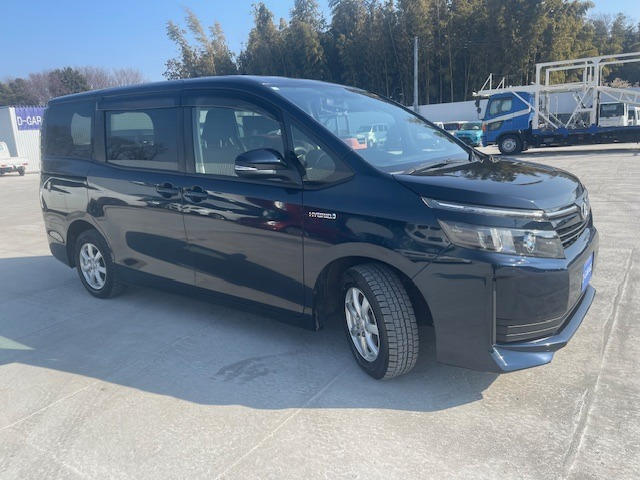 ヴォクシー1.8 ハイブリッド X