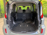 普段のお買い物や通勤、送迎等に十分な荷室スペースを確保しております。セカンドシートを倒すと、大きな荷物の積載も可能です♪