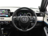 【本革巻きステアリング+ステアリングヒーター】ステアリングは運転中、常に触れる部分。しっとりとした上質な触れ心地がドライブ体験を彩ります。ハンドルヒーターも加わり、冬の冷たさも解決です♪