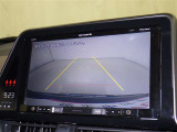 バックモニターも装備しております。バックギアに入れるとナビ画面に車の後方が映し出されます。これで後方確認も安心!