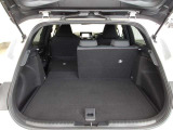 普段使いには十分な広さのラゲッジスペース!後席を倒せばより大きな荷物も載せられます!