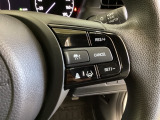 ハンドルにHondaセンシング系のクルーズコントロールやレーンキープアシストなどのスイッチが装備されています。ハンドルから手を離さず安全に操作できます。