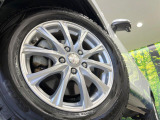 【16インチアルミホイール】外観にマッチしたアルミホイールを装着しております。各種アルミホイールや、スタッドレスタイヤも取扱いしております。是非ご相談ください♪