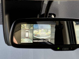 ルームミラーにもアラウンドビューモニターが表示可能です。