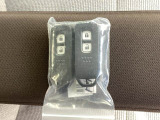 ☆スマートキー☆ドアの開錠・施錠はもちろんですが、エンジンをかけるときも鍵を取り出さなくて大丈夫ですよ♪両手に荷物をお持ちの時でも、大変便利で使い易い装備です☆