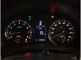 とっても見やすいメーターです。夜間時はラグジュアリーな気分にさせてくれる照明が魅力ですので、夜のドライブも楽しみになりますよ♪