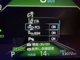 隣車線を走る車両をレーダーで検知し、ドアミラーでは確認しにくい後側方エリアに存在する車両に加え、急接近してくる車両も検知します。車両を検知するとドアミラーに搭載されたLEDインジケーターが点灯します。