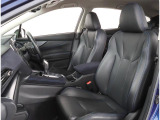 高級感のあるブラックレザーシート!長時間の運転も疲れにくいフロントシート!体をしっかり支えてくれて運転がしやすい形状です!