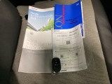 メンテナンスノート【点検整備記録簿・保証書】、取説も揃ってます。スマートキーはバッグなどにしまったままボタン操作でエンジンの始動・停止ができて大変便利です。