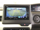バックモニター付きで、車庫入れやバック時の後方確認をサポート。