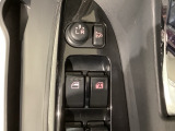 狭い駐車場で便利な電動格納ドアミラーが付いています。