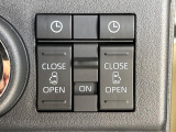 【両側パワースライドドア】スマートキーや運転席のスイッチで後席両側スライドドアの開閉が可能♪電動だから力を入れてドアを開ける必要が無く、小さなお子様でも簡単に開け閉めでき快適です♪