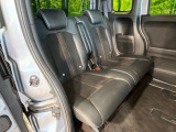 後部座席も気になるようなキズ・汚れやへたり等、大きなダメージはなく、良好な状態です。