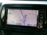 純正7型ナビを装備。タッチパネル式で使いやすく、お出かけもラクラクです。
