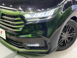 【LEDヘッドライト】悪天候や夜間走行時も良好な視界を確保し安心して運転できる高輝度LEDヘッドライトを装備!点灯速度が早く、消費電力も抑えられています。