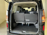 開口部が大きく荷物の積み下ろしがしやすいラゲッジスペースです。