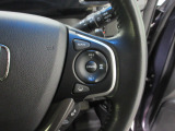 Hondaセンシングの機能のひとつ、アダプティブクルーズコントロール付!アクセルから足を離しても設定したスピードと前車との車間を保ち走行してくれます!車線維持もアシスト☆高速道路で疲労軽減ですね☆