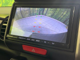 【バックカメラ】駐車時に後方がリアルタイム映像で確認できます。大型商業施設や立体駐車場での駐車時や、夜間のバック時に大活躍!運転スキルに関わらず、今や必須となった装備のひとつです!