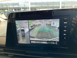 『アラウンドビューモニター』はスムーズな駐車と安全確認をサポートします。