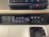 オートエアコンはこまめに温度調節するので、燃料の消費量をより少なくできます。シートヒーター付きなので寒い日も快適です。