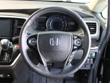 クルーズコントロールが装備されており、速度設定をするだけで一定の速度で自動走行が可能!!一定速度の走行なので燃費の向上やアクセルペダルを踏む必要が無いので長距離ドライブが快適になります!!