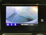 バックでの車庫入れも安心です! リアカメラが付いているバックモニター付のナビを装備しております。操作線もついており距離感も画面から確認できます。