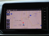 【ナビ】メモリーナビ(MM223D-L)付きです。目的地を設定すれば初めての場所でも簡単に行くことができます。もちろん音楽だって聴けちゃいます♪