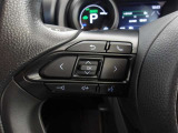 ステアリングスイッチは手元で操作しますので便利です、安全性も高いですね!