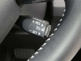 【レーダークルーズコントロール】(全車速追従機能付)付きです。車速に応じて追従支援してくれるので、ロングドライブも快適です。詳細は販売店スタッフまでおたずねください。