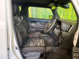 運転席シート廻りは使用感も少なく、良好な状態となっています。前オーナー様が丁寧に使っていたことがよくわかりますね。
