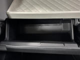 【グローブボックス】車検証入れ等の収納に便利♪