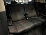 3列目シートはもちろん状態良好☆大人でもゆったりと座って頂けますので、大人数でのお出かけもラクラクです♪ご家族で、気の知れた仲間で、ドライブに行くのが楽しみですね♪
