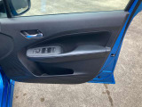 乗り降りで多く使用する運転席席ドアですが、目立った傷や汚れもなく綺麗です!