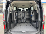 普段のお買い物や通勤、送迎等に十分な荷室スペースを確保しております。セカンドシートを倒すと、大きな荷物の積載も可能です♪