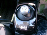 シフトも操作しやすく、快適な運転をサポートしてくれます!!