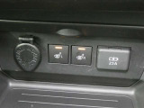 運転席と助手席には寒い時にうれしいシートヒーターが装備されてます。