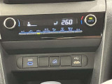 オートエアコンで車内も快適です。冬や雨の日の室内の結露防止等コンディションに加えて、冷え過ぎ、暖め過ぎに因る燃費を悪化を防ぎます