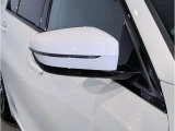 【BMWミラー】視認性の高いスタイリッシュなミラー。自動防眩機能も付いており夜間のドライビングをサポートします。