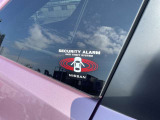 ドアこじ開けやナビ盗難センサーなどのセキュリティです。