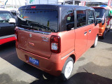 ボディーカラーはコーラルオレンジメタリック ブラウン2トーンルーフ