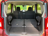 普段のお買い物や通勤、送迎等に十分な荷室スペースを確保しております。セカンドシートを倒すと、大きな荷物の積載も可能です♪