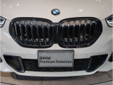【キドニーグリル】BMWは約90年もの間、ほぼ全ての車両にひと目でBMWだと分かるこの特徴的なフロントグリルが備えられ、デザイン・アイコンとして親しまれてきました。