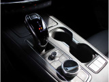 2.0Lの直列4気筒ターボに加え、9速のトランスミッションを備えており、よりスムーズな変速と加速が実現しております!