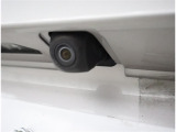 バックカメラが付いているので後方確認が非常にしやすいです。今や運転初心者も熟練者も必須装備!ついていて損はないですね♪