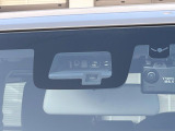 【スズキ セーフティサポート】走行中に前方の車両等を認識し、衝突しそうな時は警報とブレーキで衝突回避と被害軽減をアシスト。より安全にドライブをお楽しみいただけます。